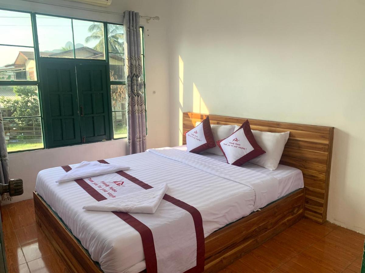 Vang Vieng Lily Backpackers Hostel ภายนอก รูปภาพ