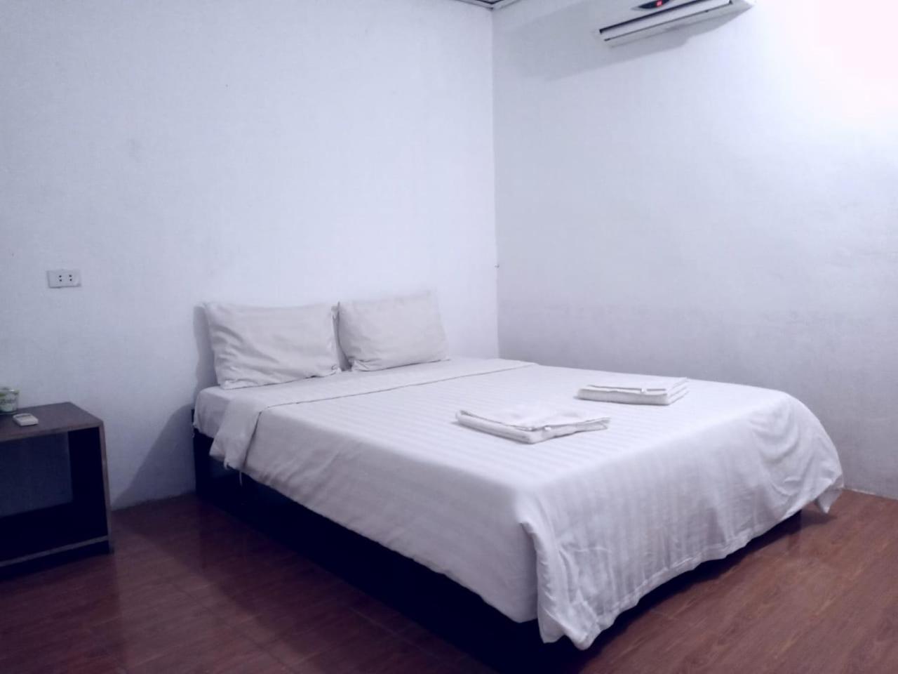 Vang Vieng Lily Backpackers Hostel ภายนอก รูปภาพ